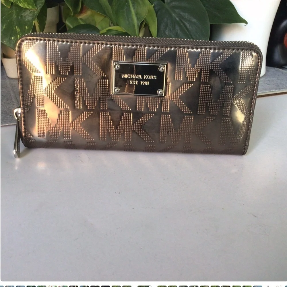 Michael Kors Signature Metallic Silver Zip Around Clutch Wallet Accordion Style